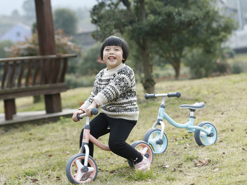 Kdy rodiče učí své děti Balance Bike? Kolik praxe je lepší?